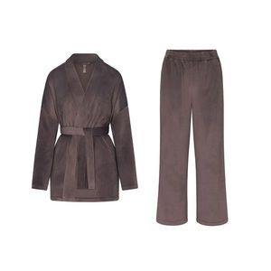 SKIMS New with Tags: velour wrap robe & pants fits like a 12/14. Wide leg.